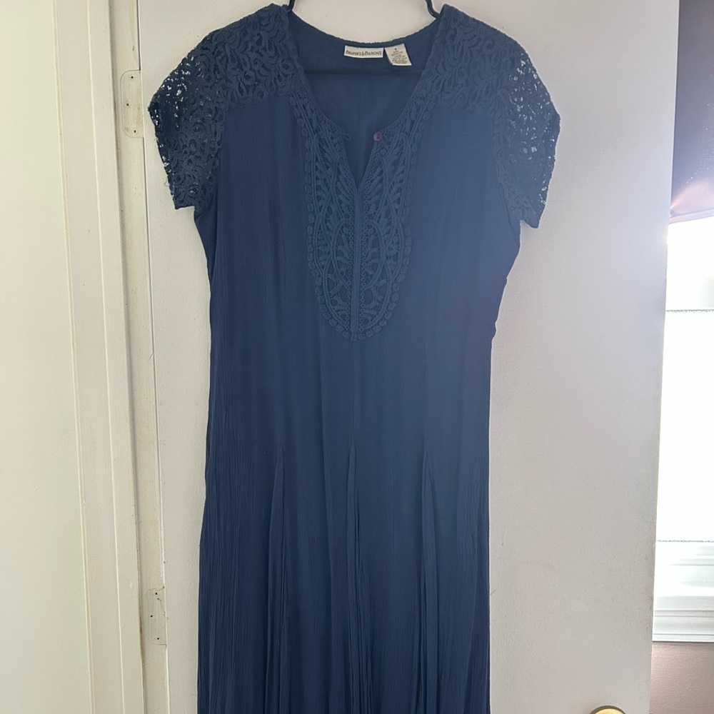 Chic Navy Blue Maxi Dress with Lace Accents